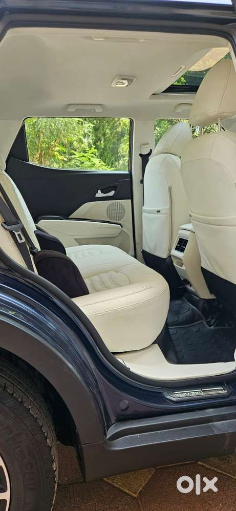 Mahindra Xuv 3xo Ax5 Pm At, 2024, Petrol
