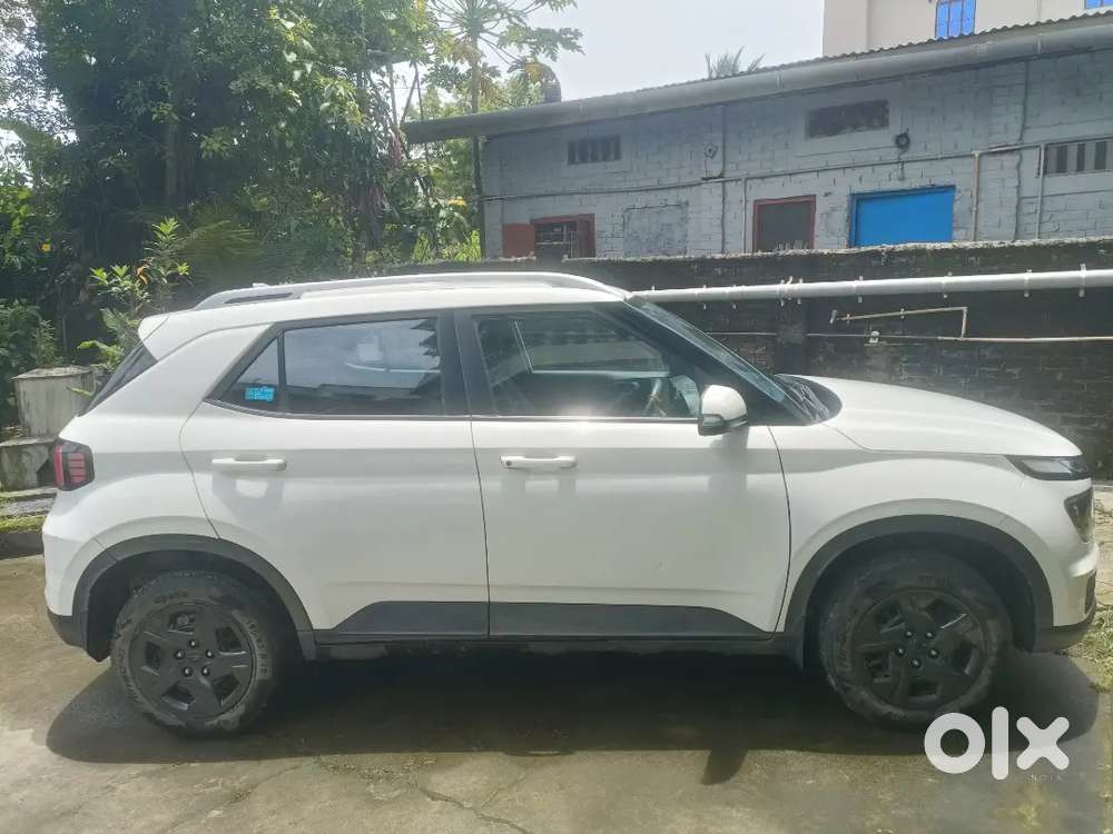 Hyundai Venue 2023 Petrol Well Maintained Car