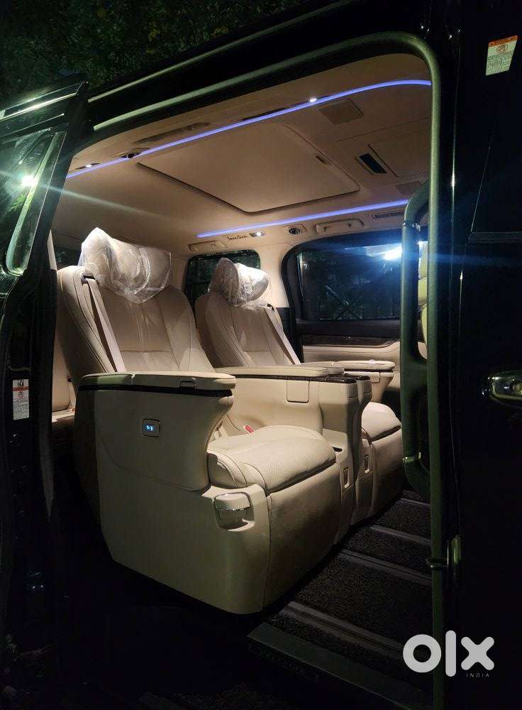 Toyota Vellfire 2.5 Executive Lounge, 2020, Petrol