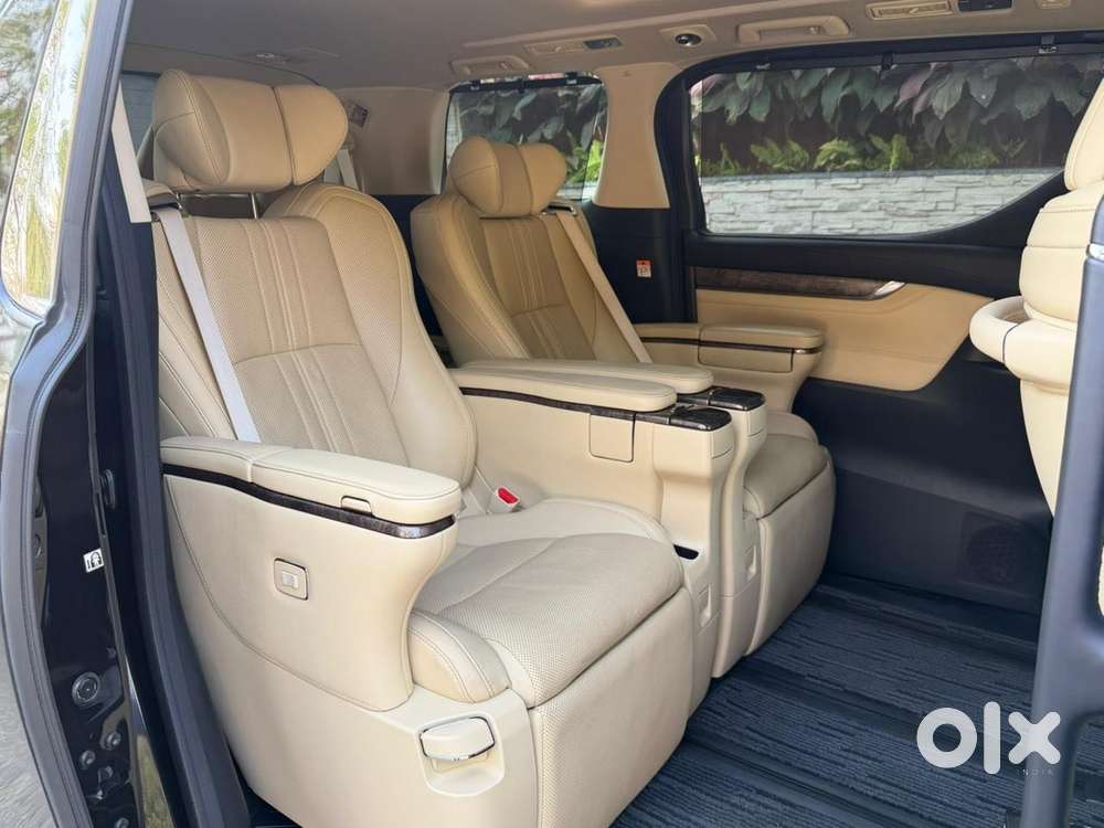 Toyota Vellfire Vip – Executive Lounge, 2023, Petrol