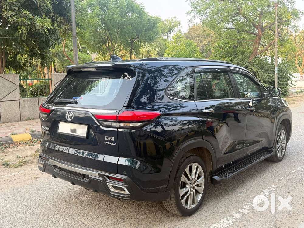 Toyota Innova Hycross 2.0 Zx Hybrid 7 Str, 2023, Petrol