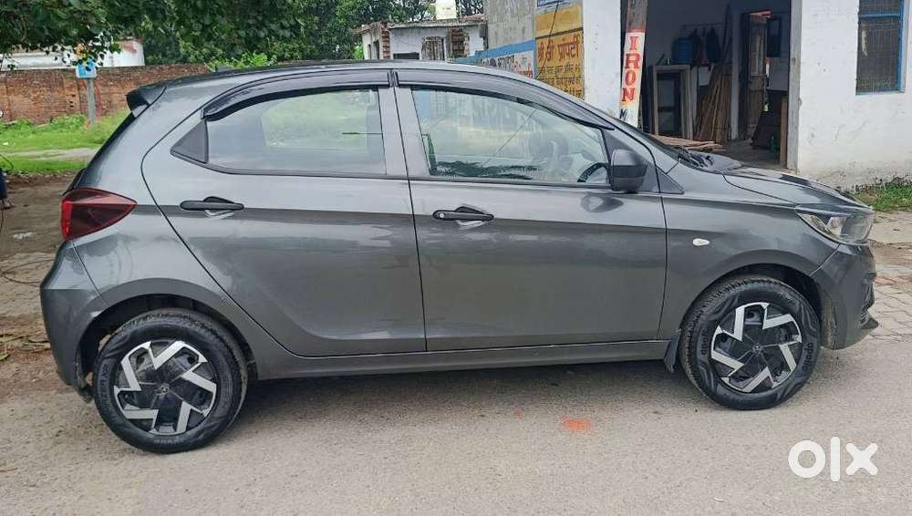 Tata Tiago 1.2 Revotron Xm Cng, 2025, Cng & Hybrids