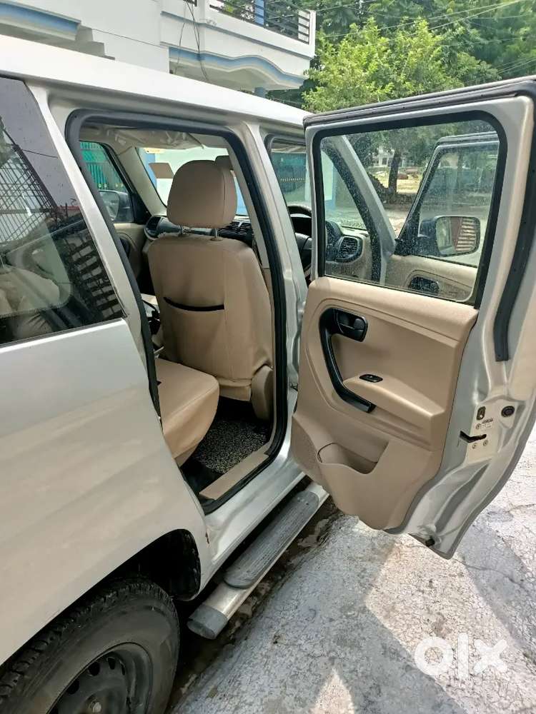 Mahindra Tuv300 T4+  2017 Model