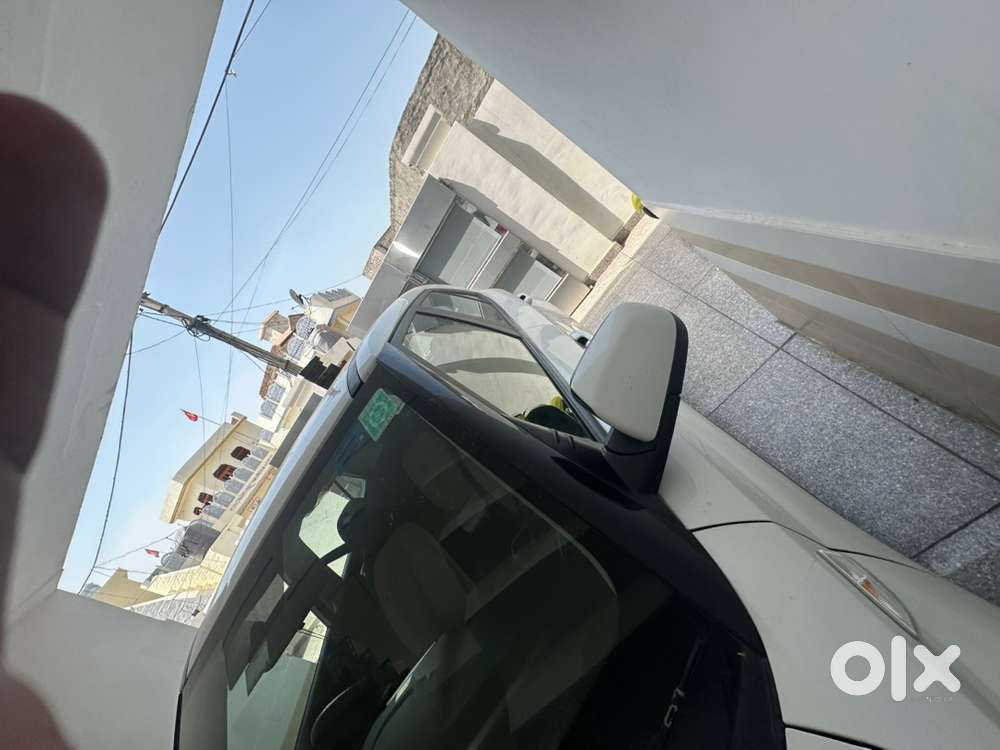 Hyundai Venue 2023 Petrol 75000 Km Driven