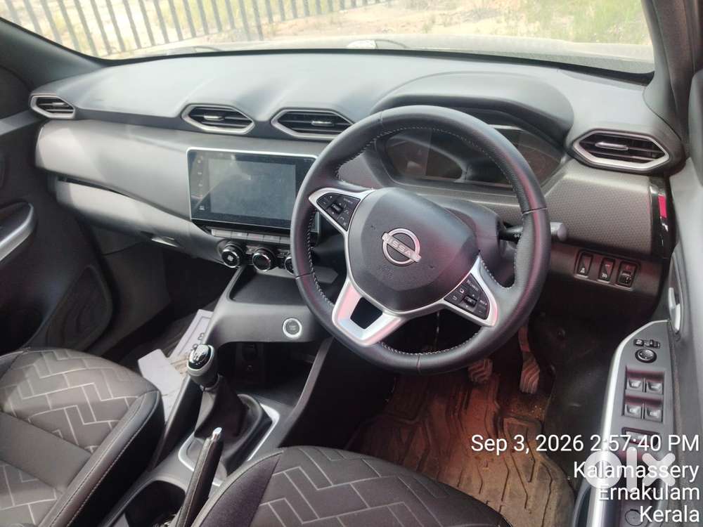 Nissan Magnite 1.0 Xv Premium, 2023, Petrol