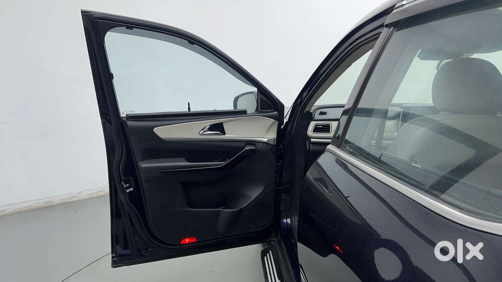 Mahindra Xuv700 2.0 Ax 7 Petrol At Luxury Pack Str, 2022, Petrol