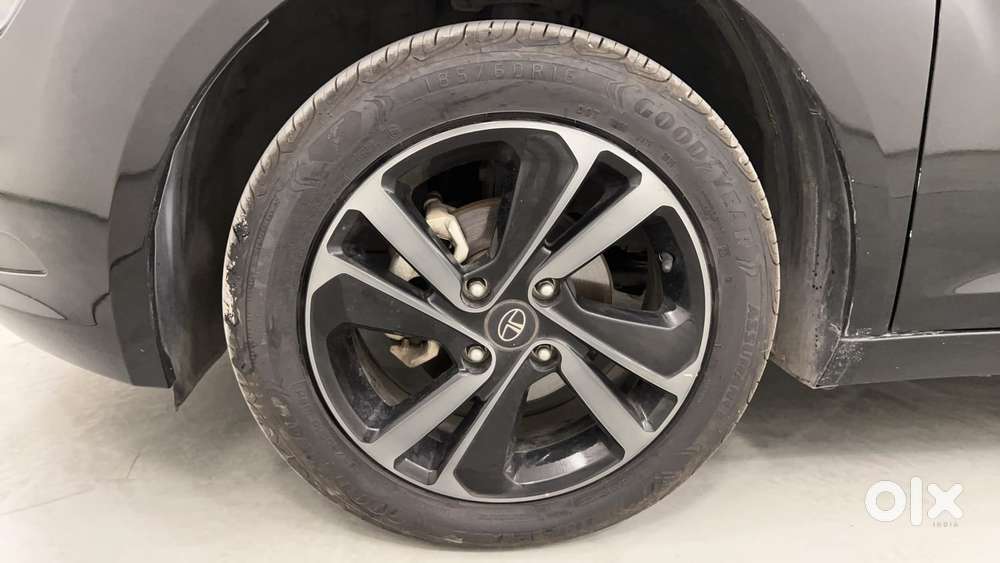 Tata Altroz 1.2 Xza Plus Dark Edition Dct, 2022, Petrol