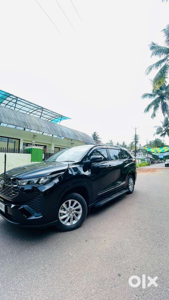 Toyota Innova Hycross, 2025