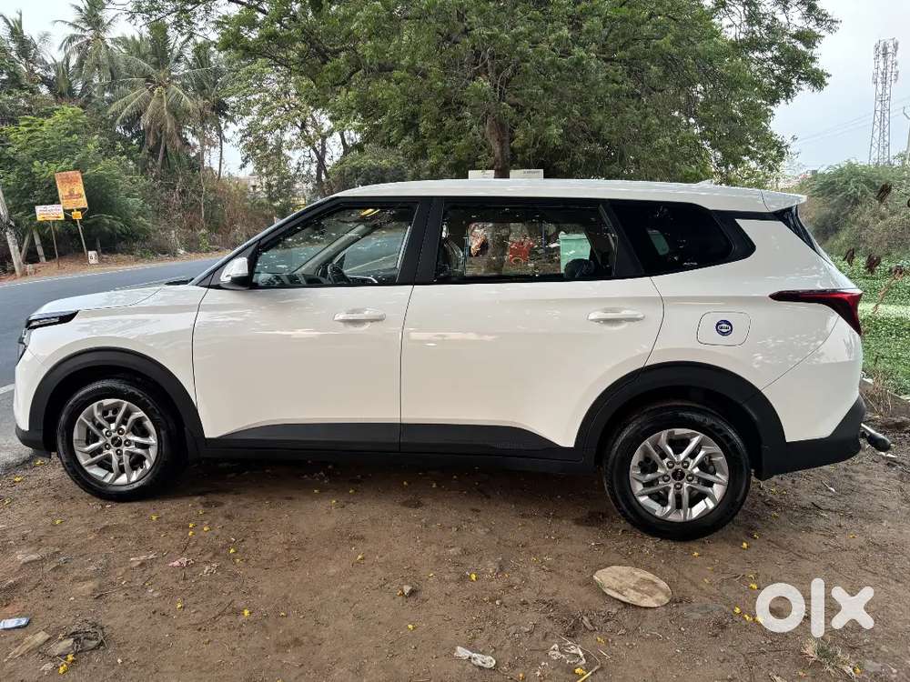 Kia Carens 2024 Diesel Well Maintained