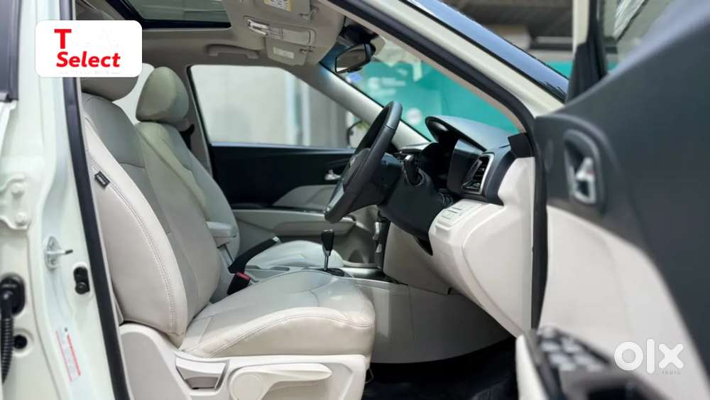 Mahindra Xuv300 1.2 W8 (o) Amt Petrol, 2022, Petrol