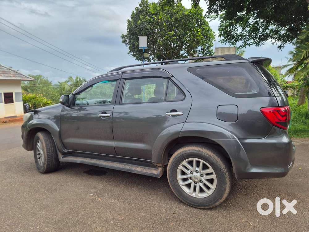 Toyota Fortuner 4x4 Manual Limited Edition, 2015, Diesel