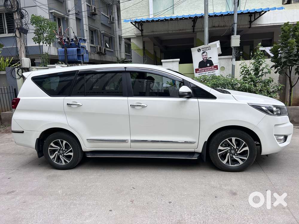 Toyota Innova Crysta 2.4 G Mt 7 Str, 2025, Diesel