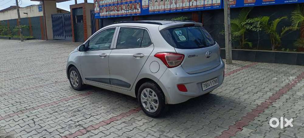 Hyundai Grand I10 1.2 Crdi Sportz Dual Tone, 2016, Petrol