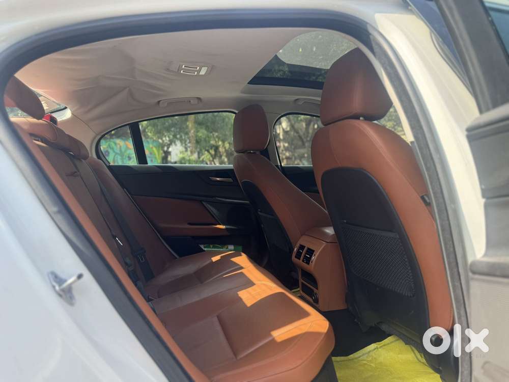 Jaguar Xe Portfolio, 2019, Petrol