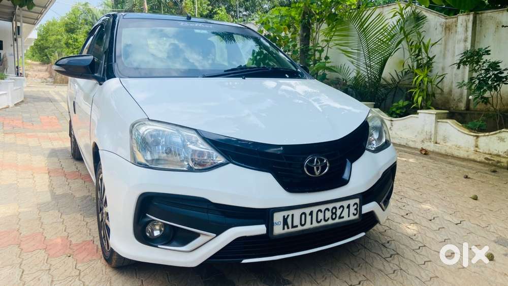 Toyota Etios Liva 2017 - Dual Tone (petrol)