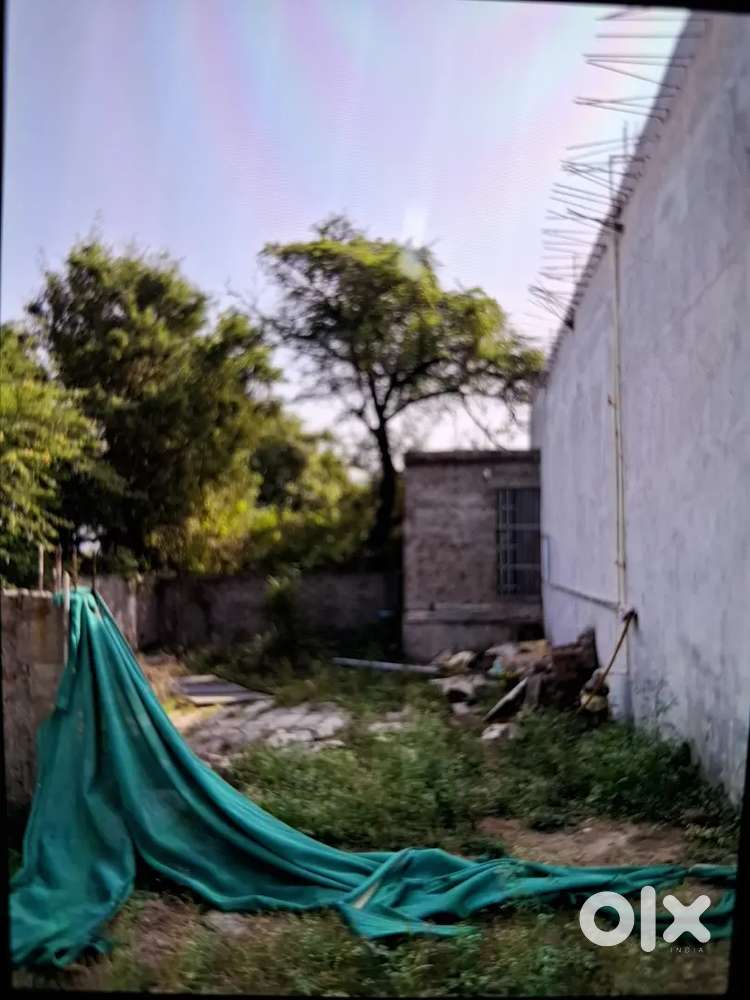 Plot for rent with washroom and borewell