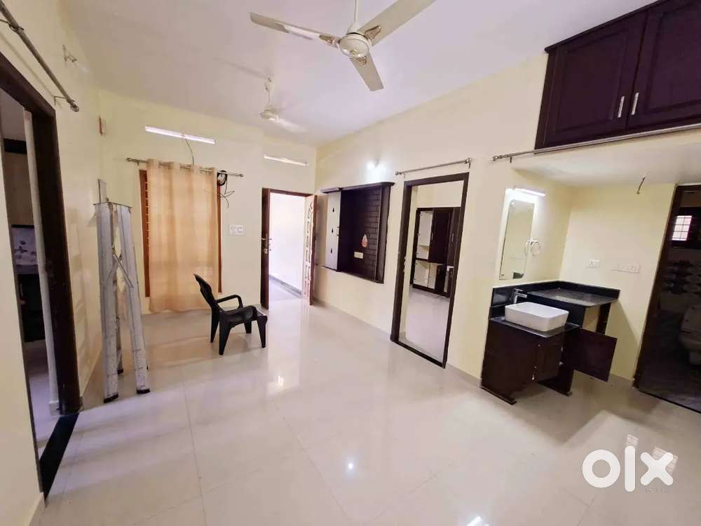 Peroorkada, second floor apartment 3bhk with car parking for rent, 15K