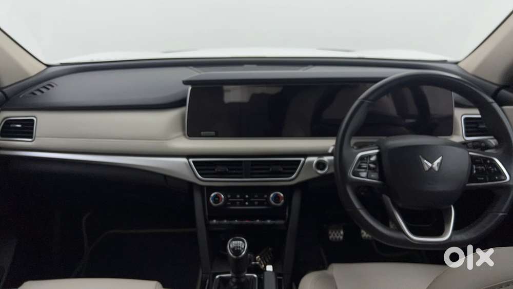Mahindra Xuv700 2.0 Ax 7 Petrol Mt Str, 2022, Petrol
