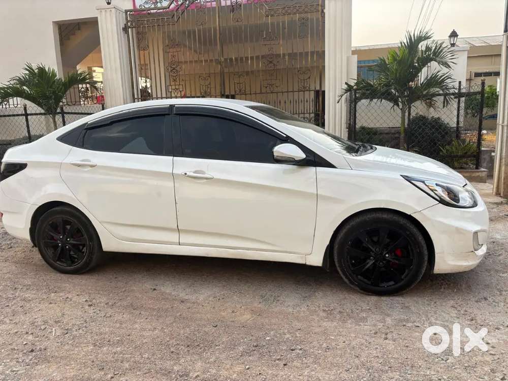 Hyundai Fluidic Verna 2012