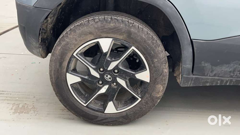 Tata Punch 1.2 Revotron Creative Amt Dual Tone, 2023, Petrol