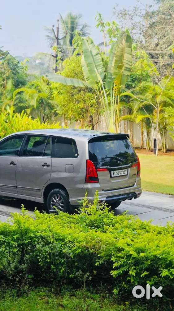 Toyota Innova 2015 V