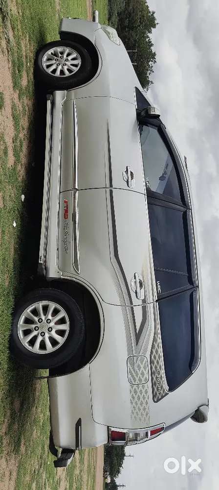 Toyota Innova 2013/14 Reg Diesel 260000 Km Driven Showroom Track