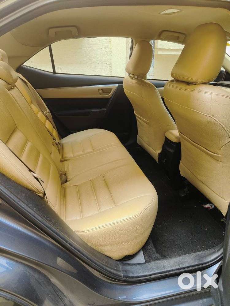 Toyota Corolla Altis 1.8 J, 2015, Petrol