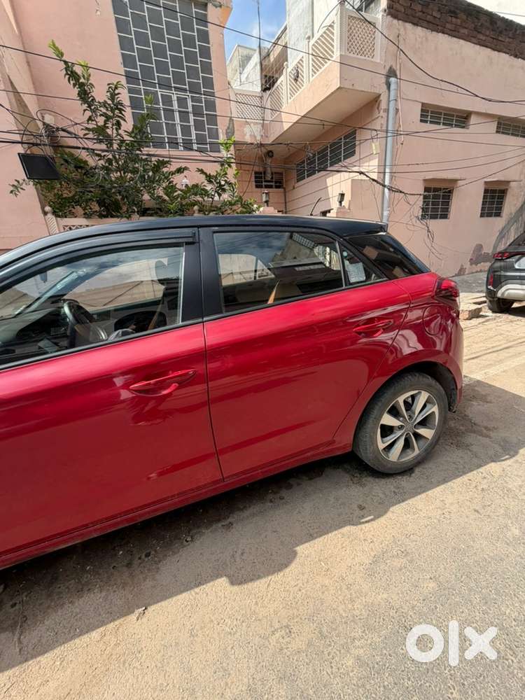 Dual Tone Red Black Hyundai I20 Excellent Condition