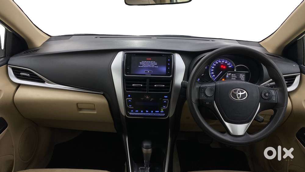 Toyota Yaris V Cvt, 2019, Petrol