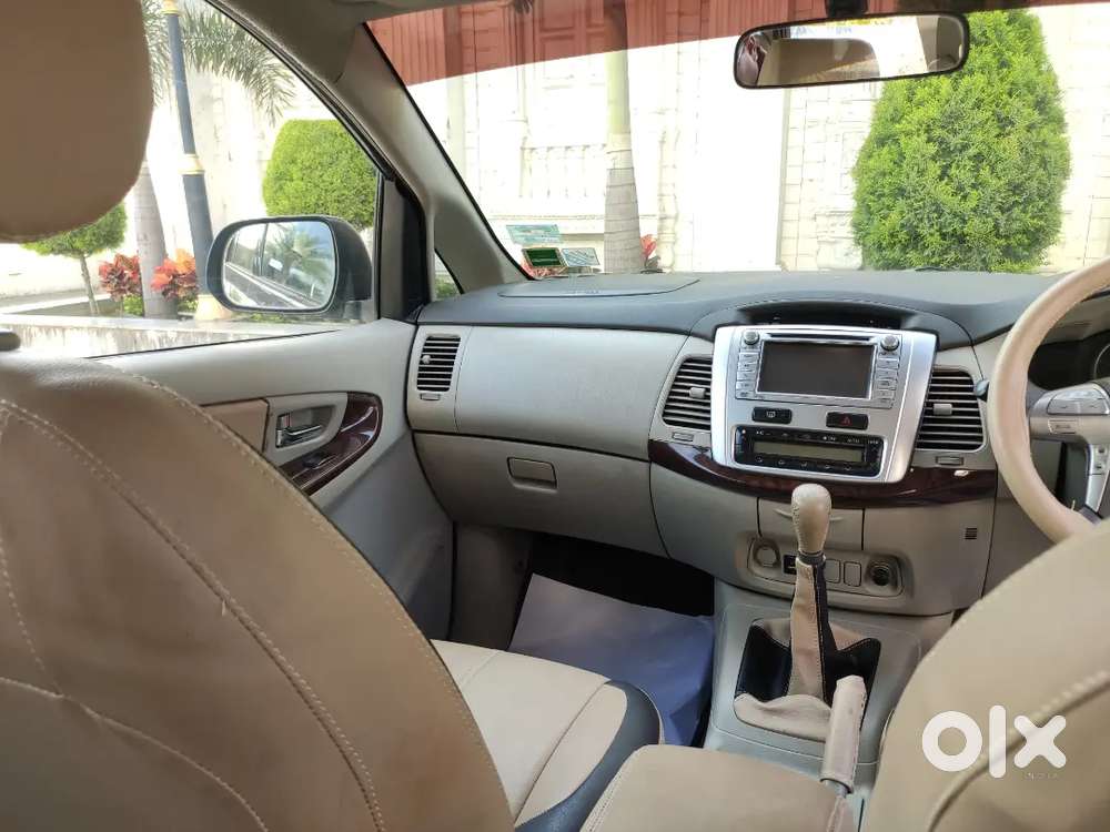 Toyota Innova 2.5 V 2012