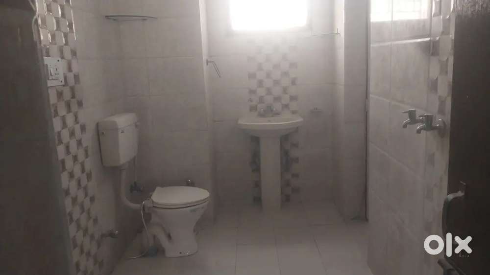 2 washroom 3 bedroom one looby one drawing room with attact balcony