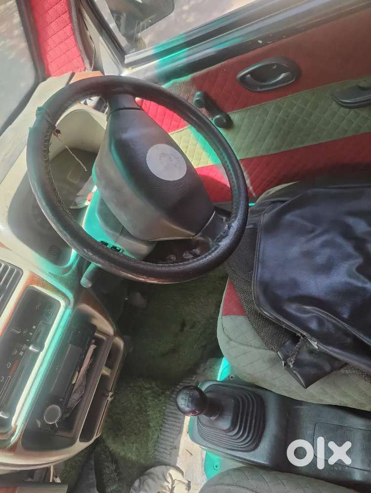 Ecco गाड़ी है 2010 मॉडल,, गाड़ी चालू कंडीशन में है,, एलपीजी चालू है,