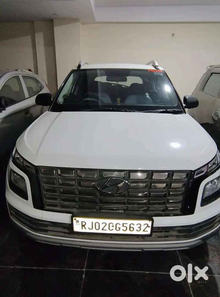Venue Car Petrol 1.2 E