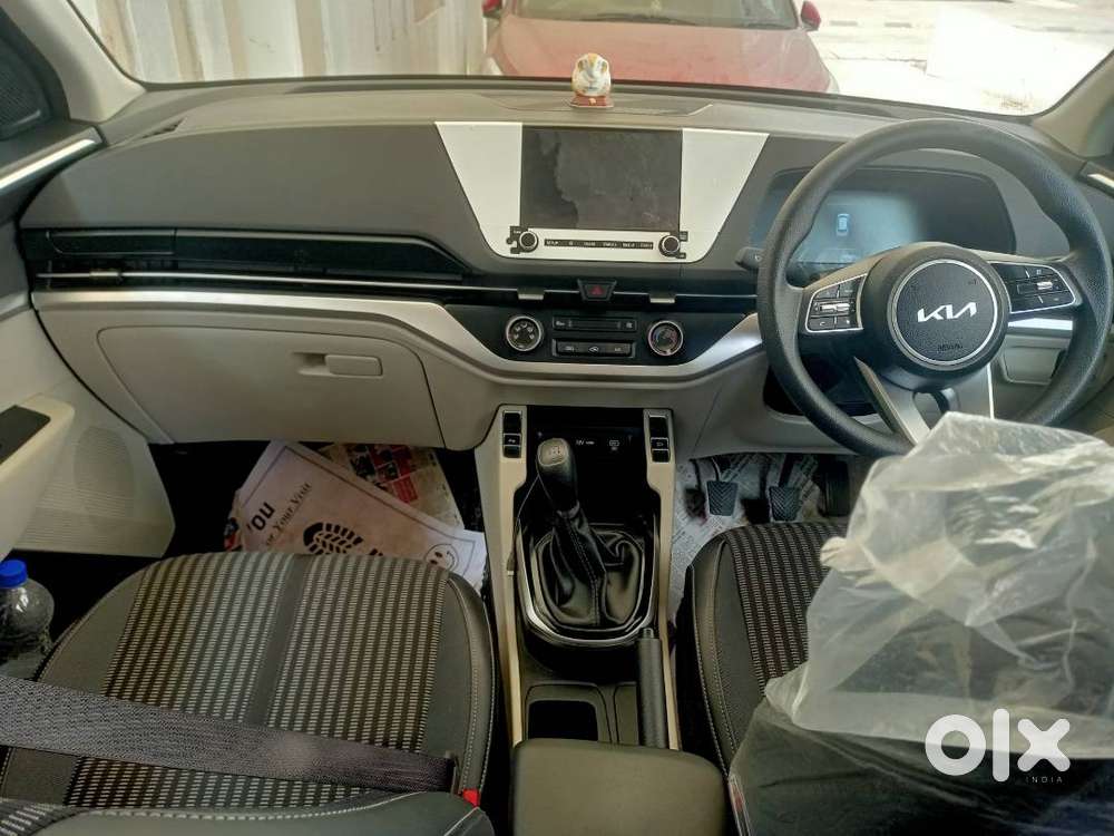 Kia Carens 2023 Petrol Well Maintained