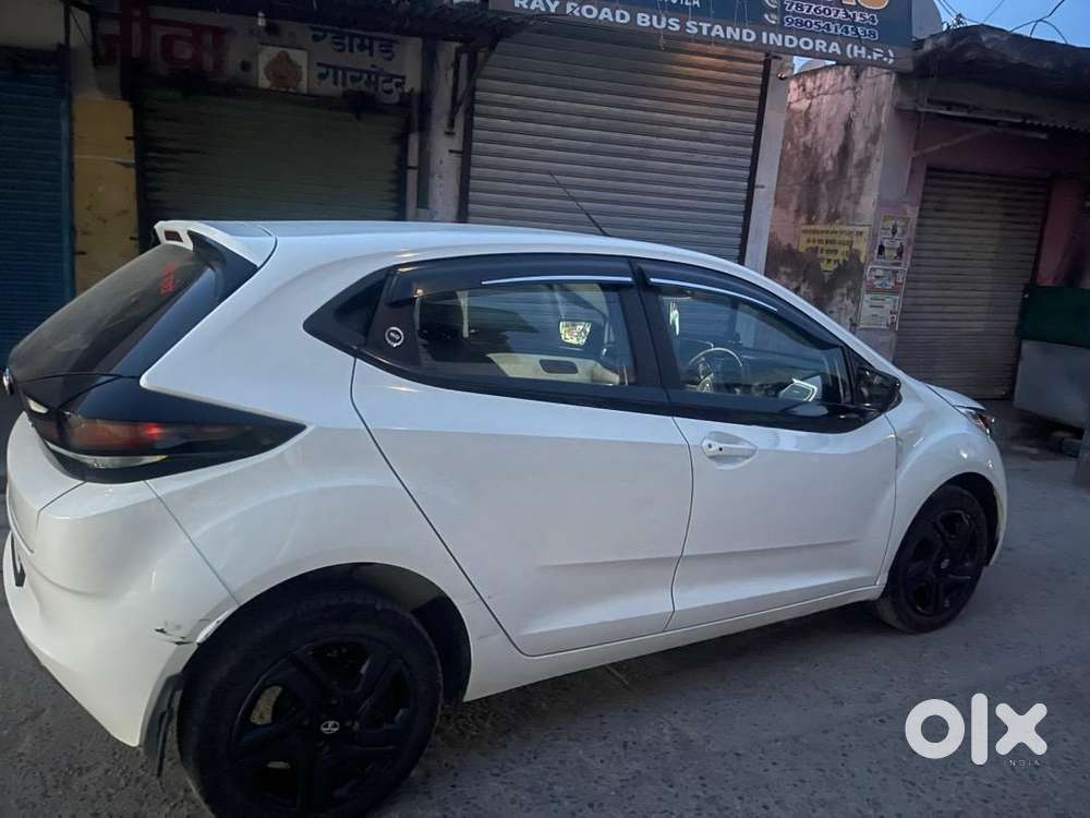 Tata Altroz 2023 Petrol 42000 Km Driven