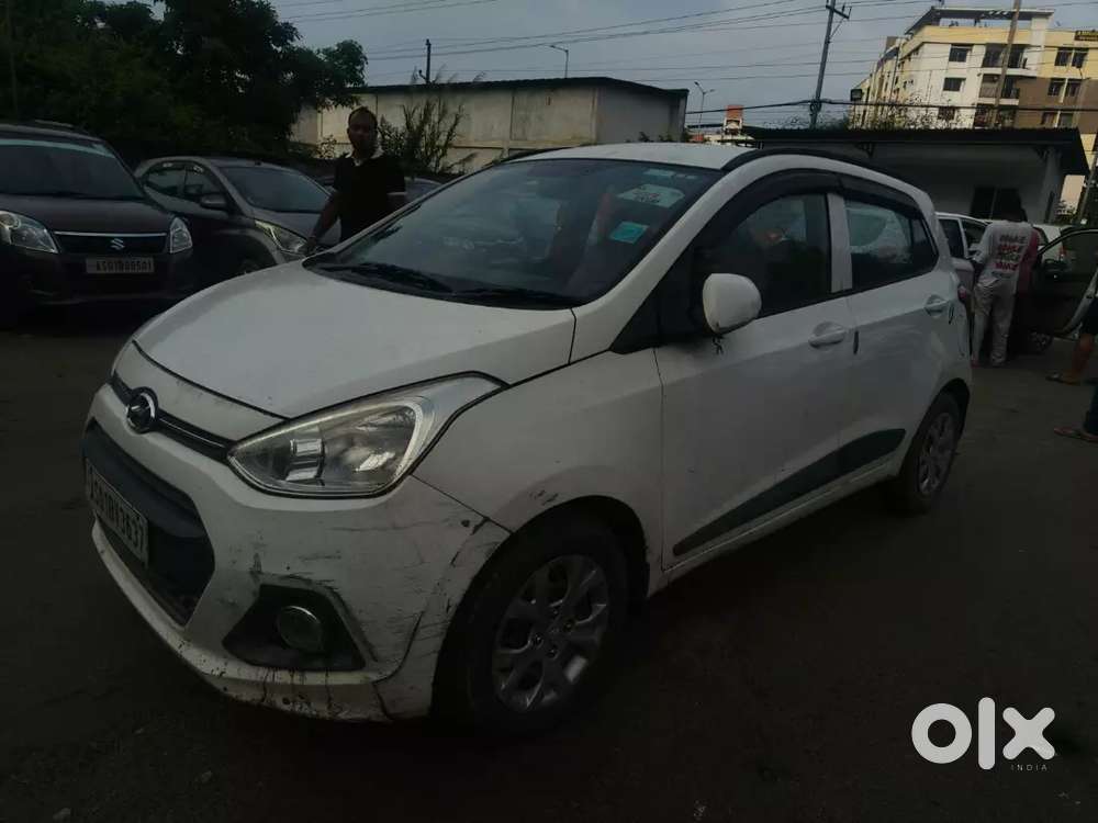 Hyundai Grand I10 Prime 2015 White Colour Petrol 90000 Km Driven