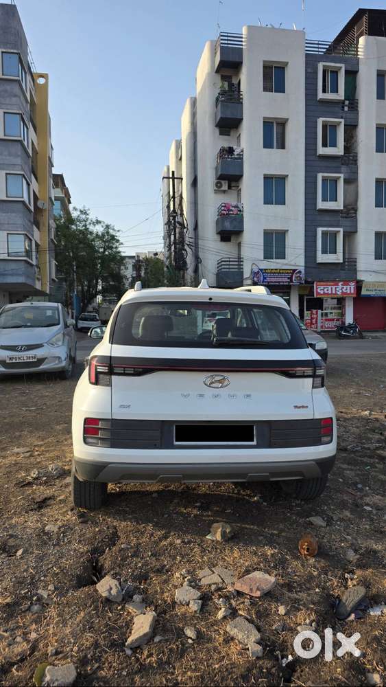 Hyundai Venue 2022 Petrol Well Maintained