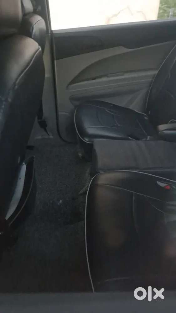 Mahindra Marazzo 2023 Diesel 102000 Km Driven