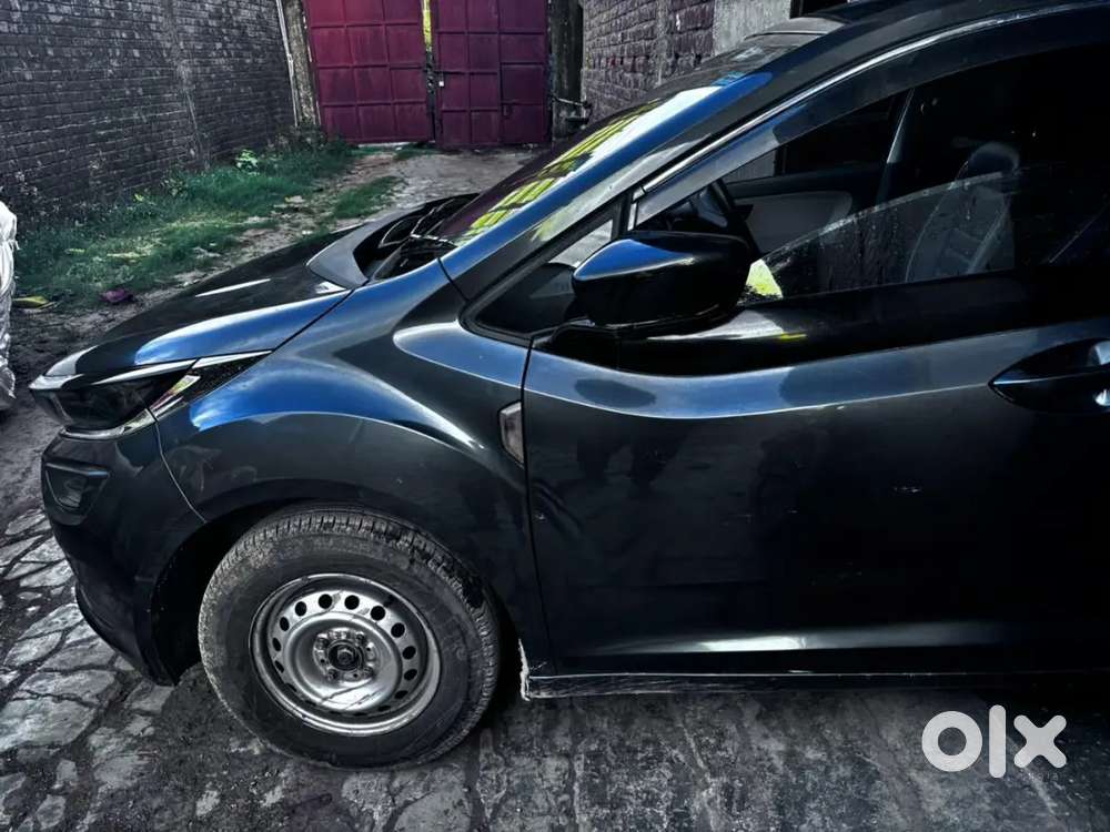 Tata Altroz Xe 2021