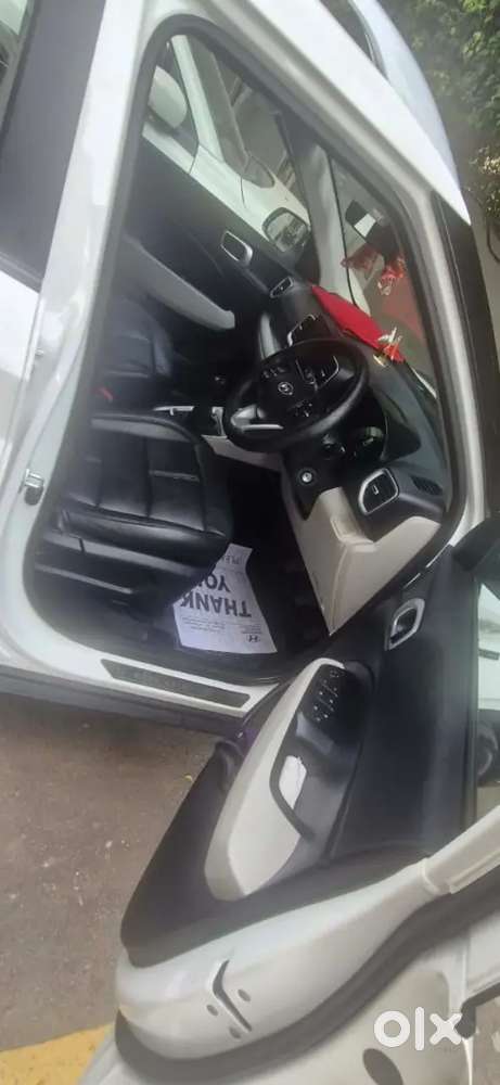 Hyundai Venue 2025 Petrol Well Maintained