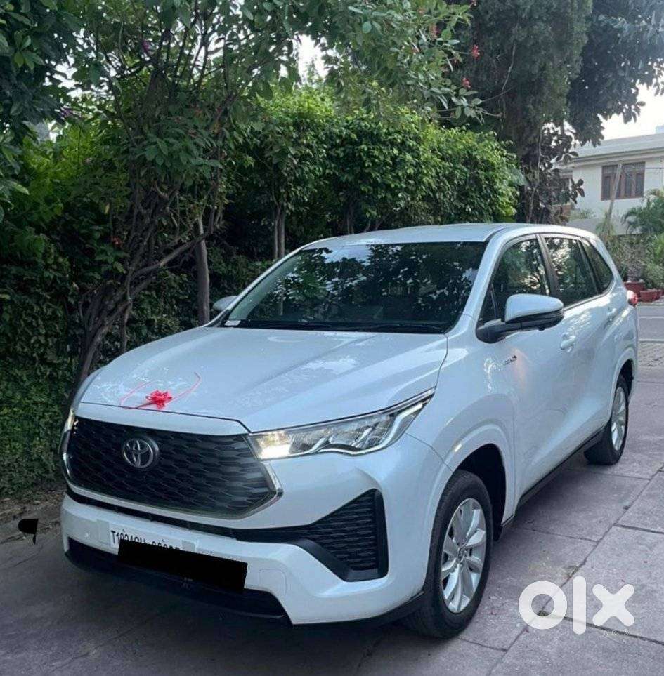 Toyota Innova Hycross 2.0 Vx (o) Hybrid 8 Str, 2025, Petrol