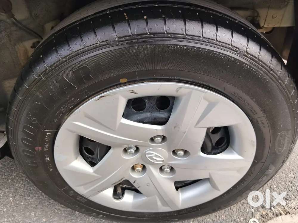 Hyundai Venue S Petrol 2021only 23000km Run Showroom Condition