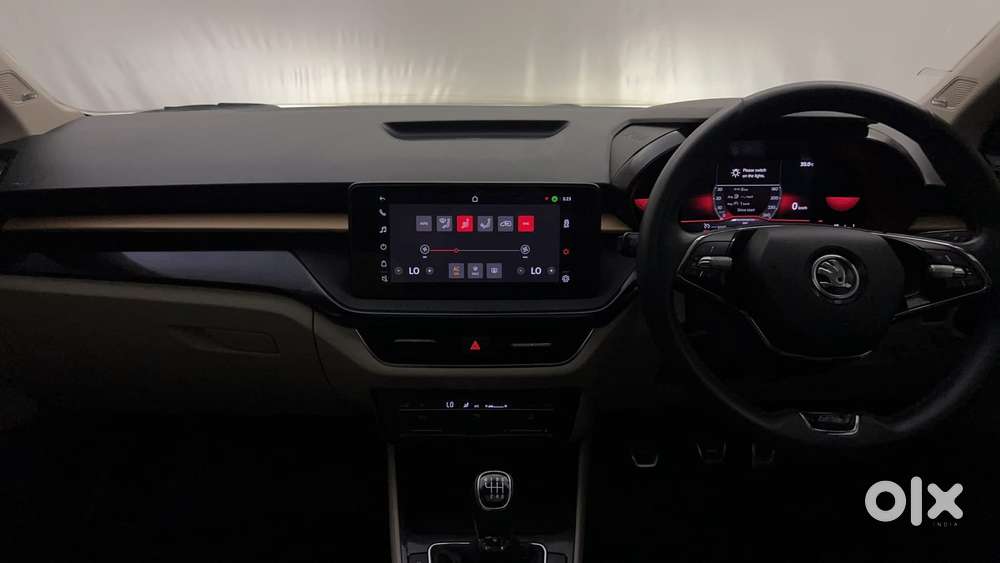 Skoda Slavia Style 1.0l Tsi Mt, 2023, Petrol