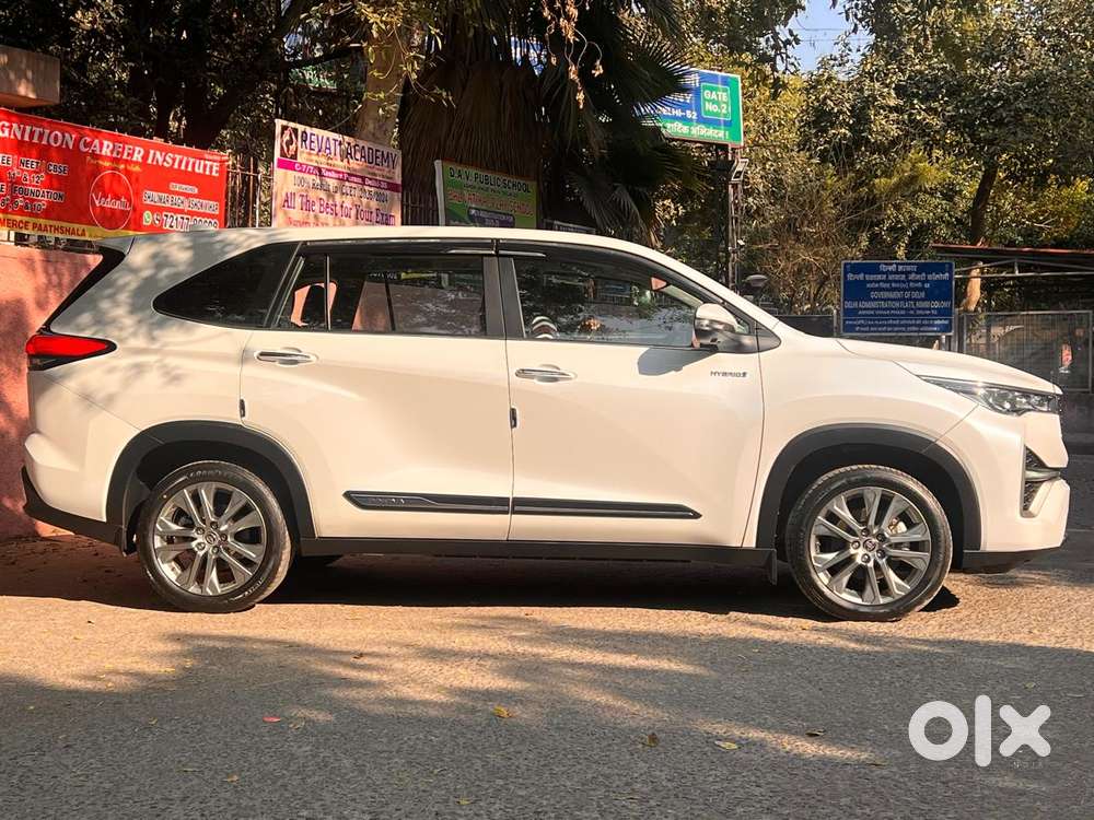 Toyota Innova Hycross 2.0 Zx (o) Hybrid 7 Str, 2025, Petrol