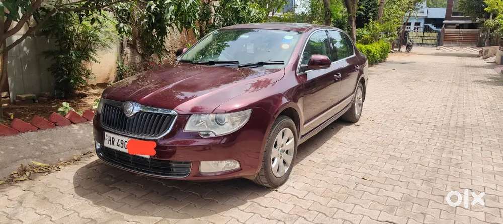 Skoda Superb 2011 Petrol 70000 Km Driven
