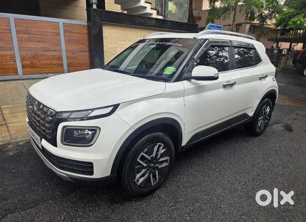 Hyundai Venue 2022 Diesel 42000 Km Driven