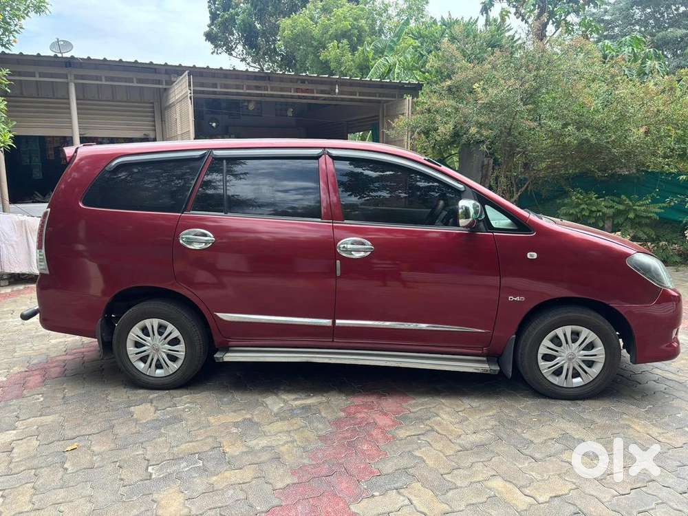 Well Maintained Innova Car With Good Condition
