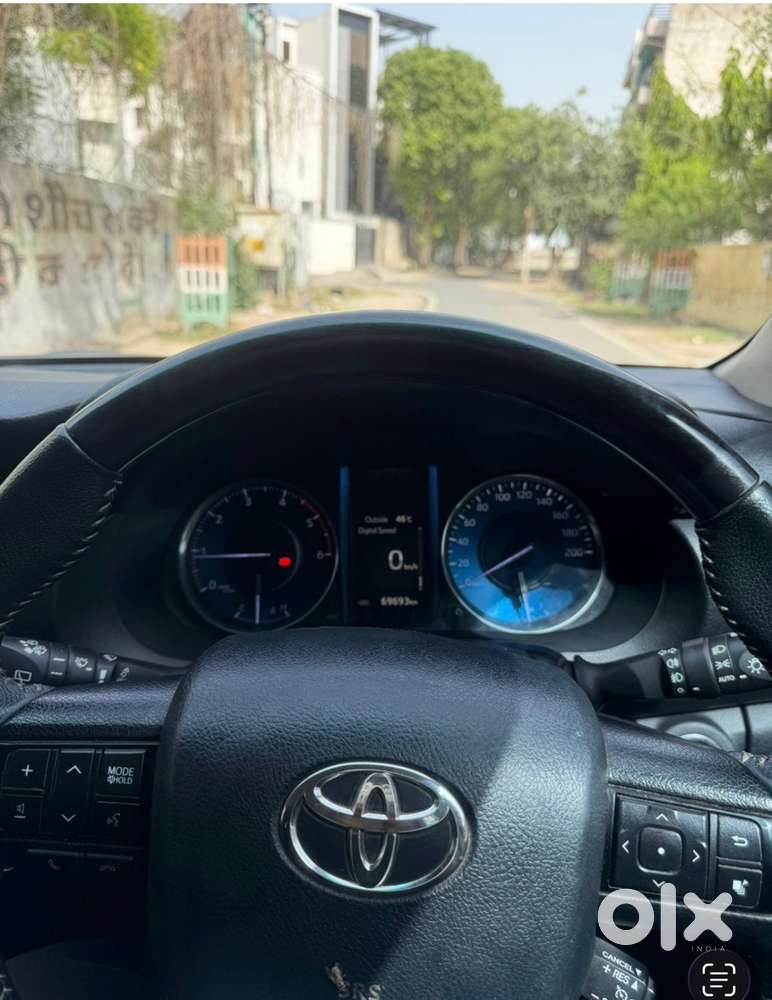 Toyota Fortuner Diesel 2023 Car 24 Spinny Wale Dur Rahe