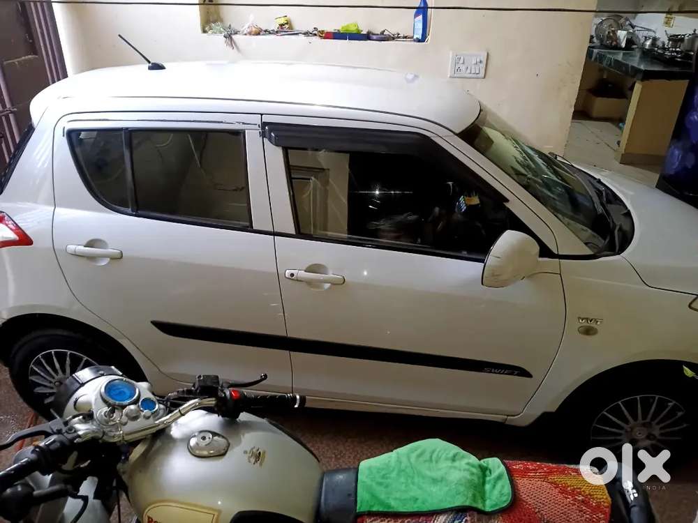 Maruti Suzuki Swift 2012 Petrol & Cng  On Paper 80112 Km Driven