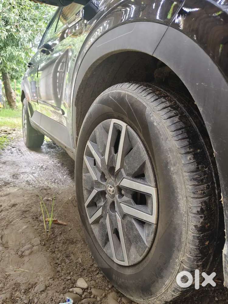 Hyundai Venue 2024 Petrol Well Maintained